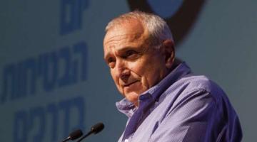 وزير الأمن الداخلي الصهيوني يعتزل الحياة السياسية