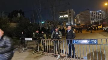 الاحتلال يعتدي على المتضامنين في حي الشيخ جرّاح