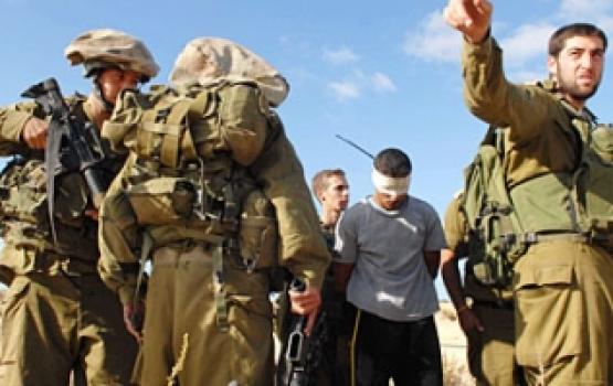 الاحتلال يعتقل فلسطينيين بزعم اجتيازهما "السياج" شمال القطاع