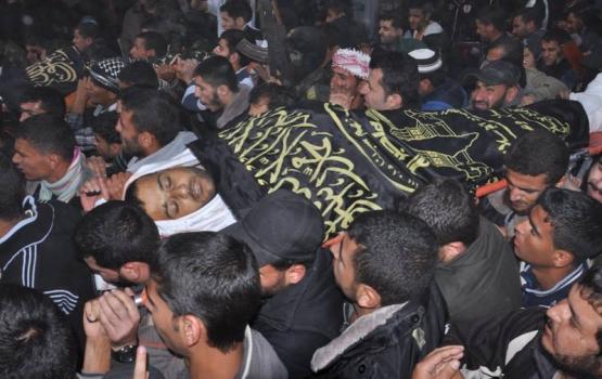 صور.. سرايا القدس تودع ثلاثة من مجاهديها في موكب جنائزي مهيب بخانيونس
