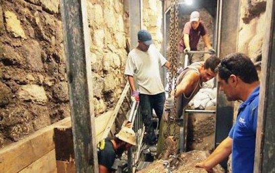 الاحتلال يبدأ بتنفيذ أضخم وأعمق حفرية جنوب الأقصى