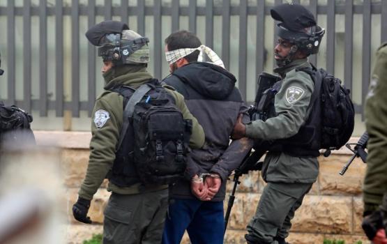 الاحتلال يعتقل 21 مواطناً من الضفة المحتلة