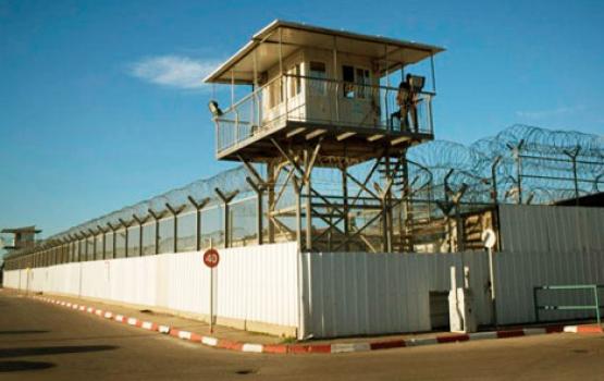 أكثر من 835 معتقلاً إدارياً في سجون الاحتلال