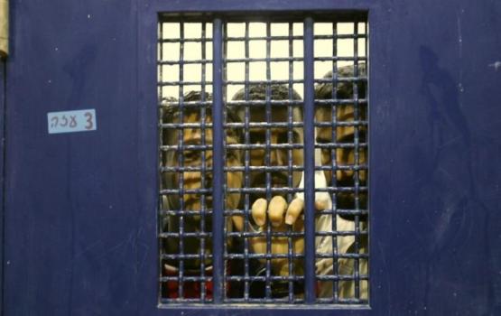 ثلاثة أسرى يدخلون أعوامًا جديدة في سجون الاحتلال