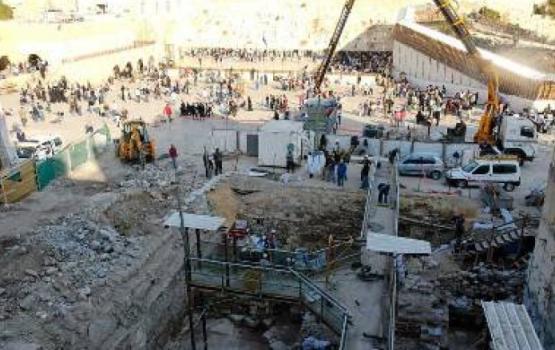 انهيارات أرضية وتشققات في سلوان نتيجة حفريات الاحتلال