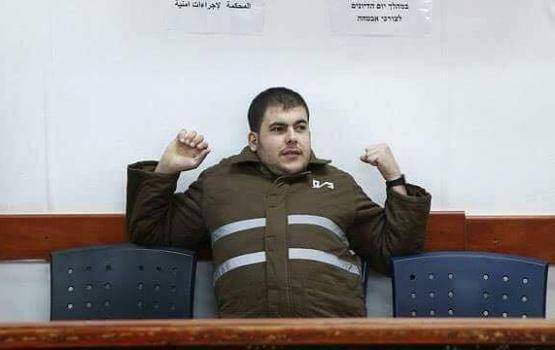 عزل الأسير مالك حامد بعد سكبه الماء الساخن على سجان صهيوني