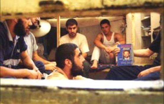 أسرى النقب..عذابات مستمرة في فصل الصيف وحياة يتهددها الأفاعي وتسرب إشعاعات خطيرة‏