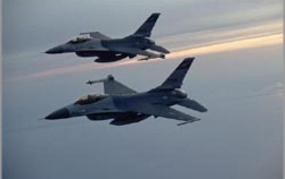 الطيران الحربي يجوب سماء قطاع غزة ودعوات للمقاومين بضرورة أخذ الحيطة والحذر