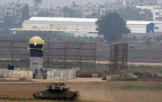 العدو يعيد المنطقة العازلة على حدود قطاع غزة