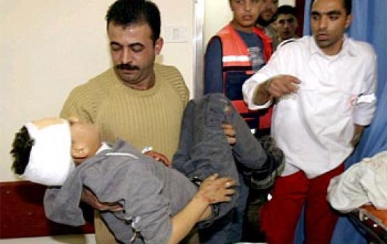 إصابة طفل بشظايا حاوية تحمل منشورات ألقتها طائرات العدو على غزة..والجيش يطلق النار اتجاه المزارعين شرق وشمال القطاع