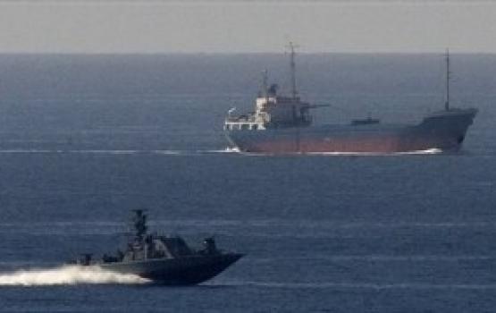 الزوارق الحربية الصهيونية تحتجز قاربين صيد فلسطينيين قبالة شواطئ غزة