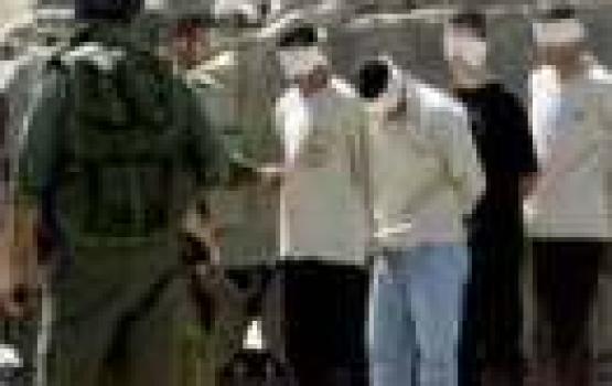 قوات الاحتلال تقتحم منازل المواطنين وتعتقل 12 فلسطينيا في الضفة الغربيةالمحتل