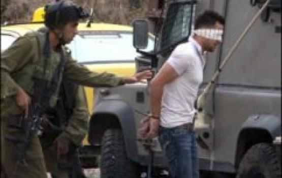 قوات الاحتلال تعتقل شابا من أمام المسجد الإبراهيمي بالخليل
