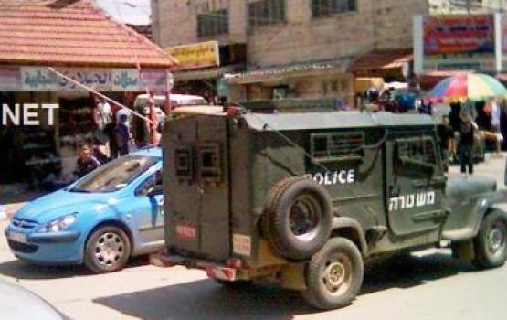 مصادر العدو: أجهزة الامن الفلسطينية سلمت الكيان الصهيوني هاون ومتفجرات وألغام تم ضبطها في أريحا