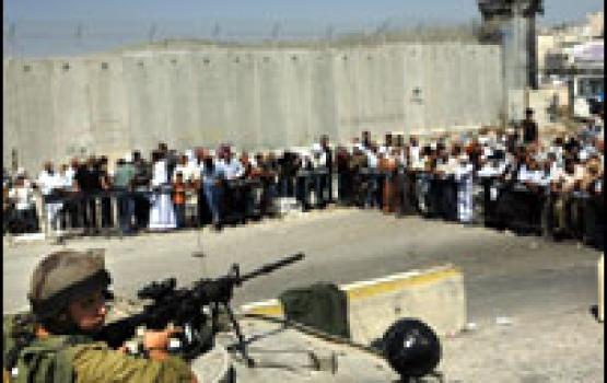 الاحتلال يحتجز مئات المواطنين والمركبات على حاجز بجنين