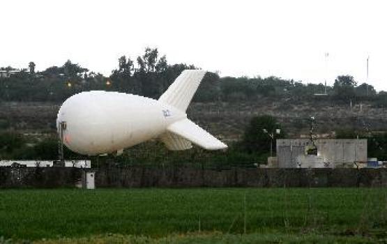 سقوط منطاد مراقبة صهيوني بشكل مفاجئ على الحدود مع مصر