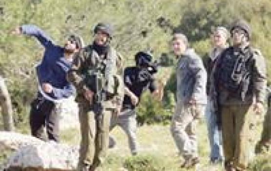 مستوطنون يعتدون على شاب مقدسي غرب القدس