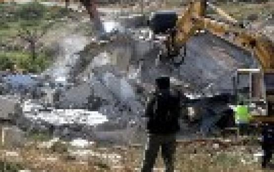 الاحتلال الصهيوني يسلم المواطنين الفلسطينيين المزيد من إخطارات الهدم بالقدس المحتلة