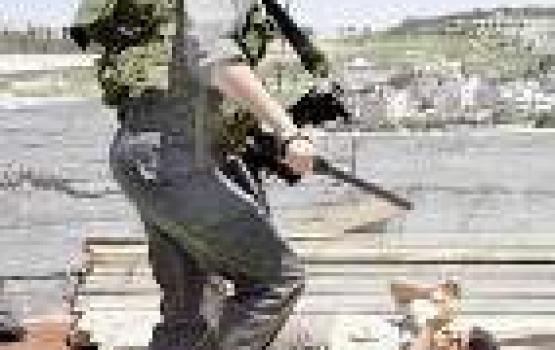 إصابة شاب فلسطيني بجراح خطيرة اثر الاعتداء علية من جنود الاحتلال شمال الخليل