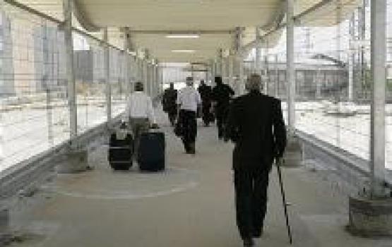 جيش العدو يصادر الهدايا من المرضى الغزيين الذين يتلقون العلاج في الكيان الصهيوني