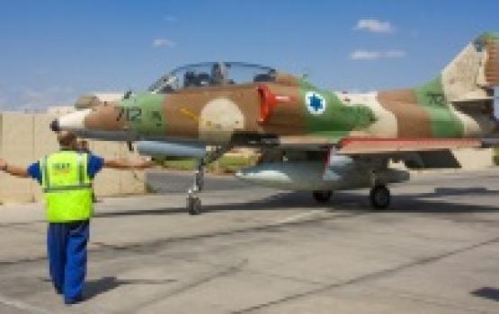 مكلفاً وغير فعال.. سلاح الجو الصهيوني يدرب طياريه علي استخدام "جهاز افتراضي" لتفادي من الصواريخا