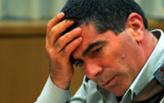 بيع في مدينة عربية قبل عودته الغامضة.. مسدس رئيس أركان جيش العدو.. سُرق ثم أعيد سراً