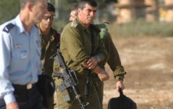 اشكنازي: يدعو للاستعانة بالنساء لسد العجز بتعداد الجيش