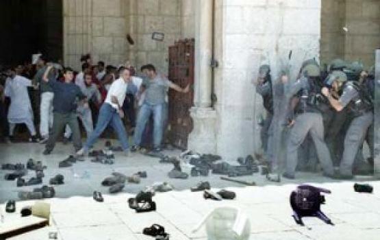 إصابة 38 مواطن خلال مواجهات مع قوات الاحتلال في المسجد الأقصى والحرم الإبراهيمي
