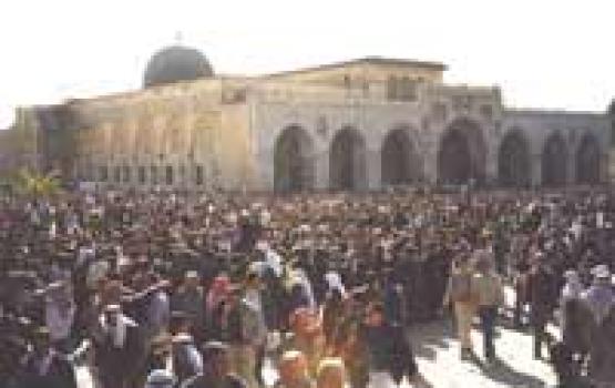 مسيرة داخل الأقصى تنديداً بتنازلات السلطة