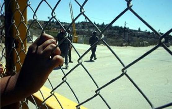 700 أسير فلسطيني في ستة أقسام بسجن عوفر الصهيوني!