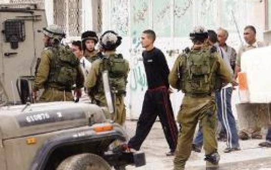 قوات الاحتلال تعتقل اربعة مواطنين وتكثّف مداهمات بالخليل