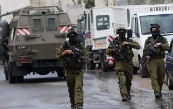 جنين : اعتقال شابين وإصابة مواطنين بحالات اختناق