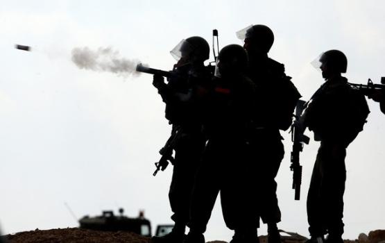 إصابة العشرات من أهالي الأسرى بمواجهات مع الاحتلال أمام سجن عوفر