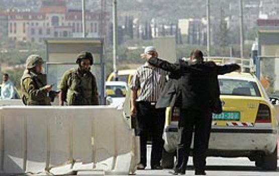 قوات الاحتلال تغلق المدخل الجنوبي لبلدة يطا