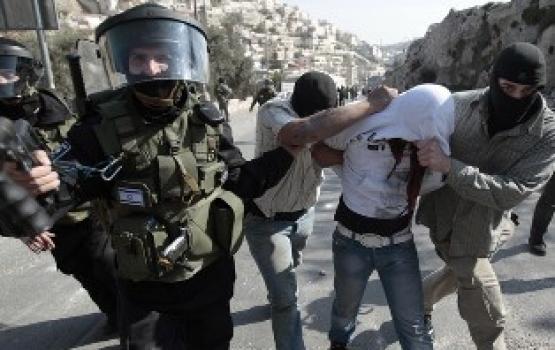 قوات الاحتلال تعتقل ثلاثة مواطنين من الخليل