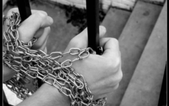 عائلة الأسير قعقور تحمل الاحتلال المسؤولية الكاملة عن حياة إبنها