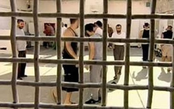 الاحتلال يمنع الأسرى من ممارسة شعائرهم الدينية