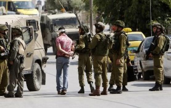 قوات الاحتلال تعتقل 4 مواطنين بالضفة المحتلة