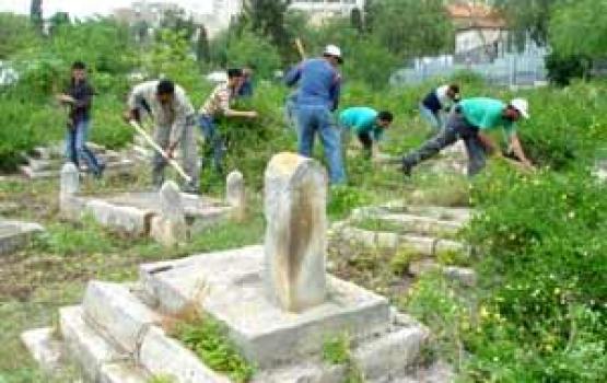 الاحتلال الصهيوني يجرف 100 قبر بمقبرة مأمن الله بالقدس المحتلة