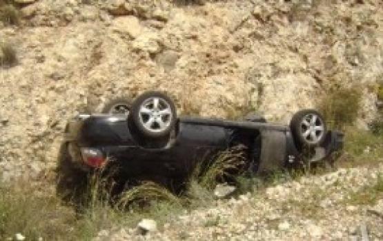 انقلاب مركبة مواطن رشقها المستوطنون بالحجارة ببيت لحم