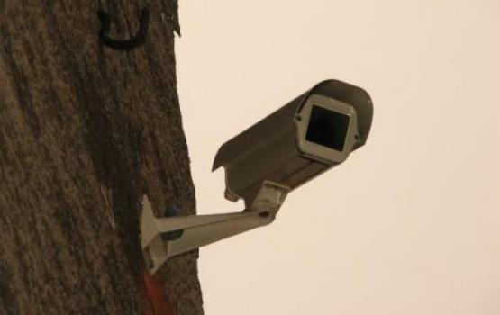 العدو ينصب كاميرات مراقبة على طريق نابلس-رام الله