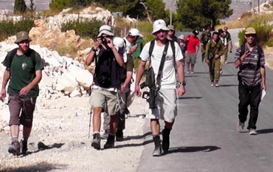 وزير صهيوني يحذر من عملية اغتيال ينفذها المستوطنين على غرار رابين