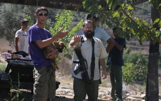 متطرفون صهاينة يعتدون على مقبرة مأمن الله بالقدس المحتلة