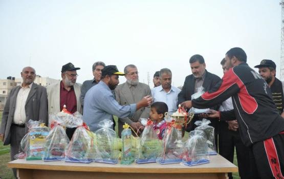 بالصور .. الأسيران الجعيدي والخواجا يفتتحان مباراة على شرف ذكرى الشقاقي برفح