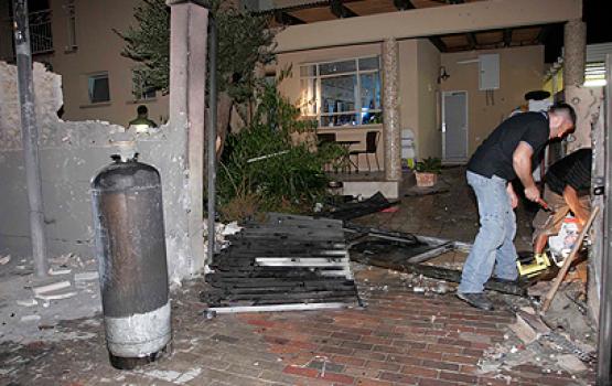 سقوط صاروخ بالقرب من وزير الامن الداخلي الصهيوني افي دختر