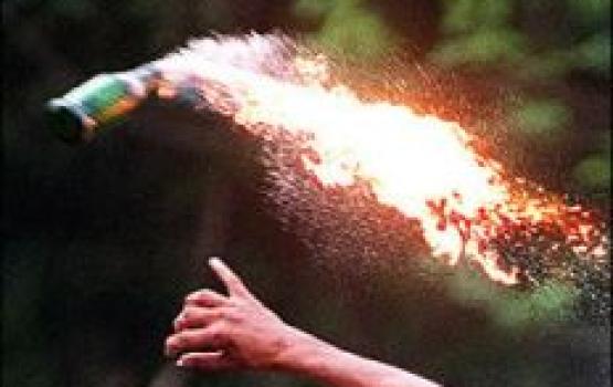 رشق سيارة مستوطن بزجاجة حارقة جنوبي بيت لحم دون إصابات