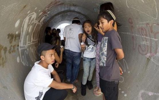 العدو يشكل فرق من المعلمين لإدارة الملاجئ في الحرب