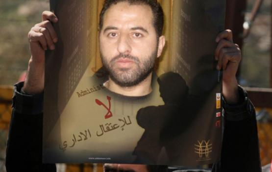 اجبار الاسير الصفدي على الحقن بالسوائل بعد اضراب 63 يوماً