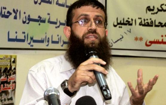 الشيخ عدنان يعتبر إغلاق مقر الأمم المتحدة خطوة جريئة وسترفع معنويات أسرانا