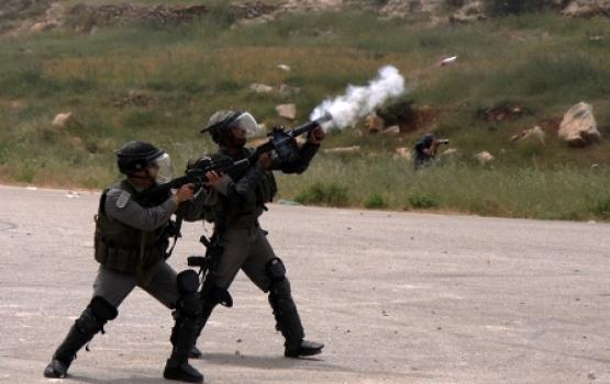 اعتقال مواطن وإصابات بمسيرات بالضفة المحتلة